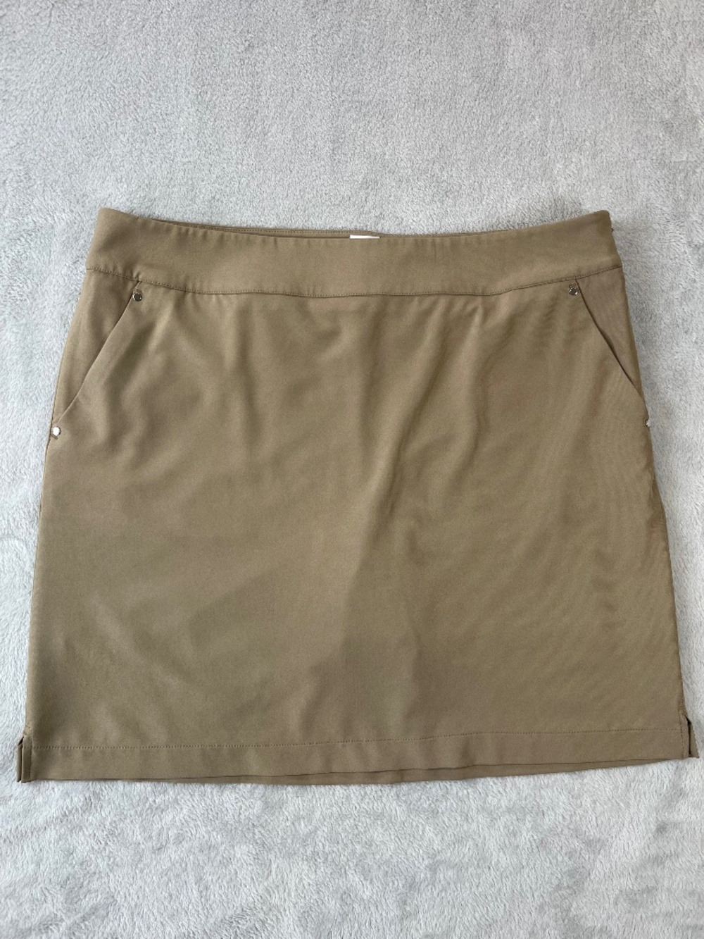 Greg Norman Shark Golf Skort sz 10 Classic Khaki Side Zip Stretch Performance